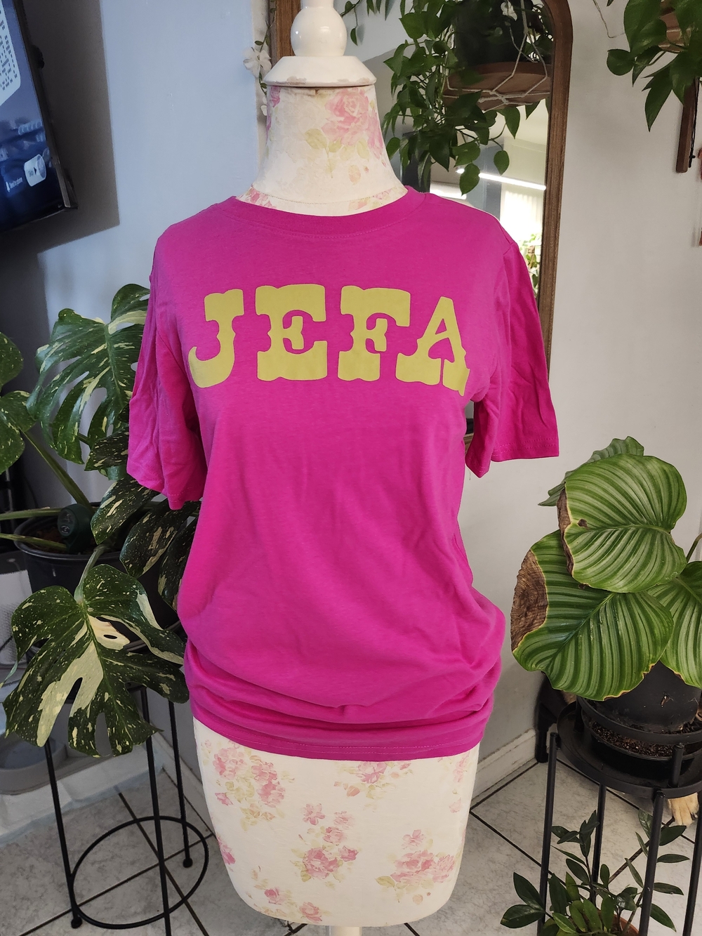 JEFA Graphic Short Sleeve Tee in Hot Pink